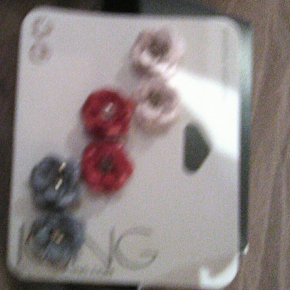 Earings - Picture 2 of 4